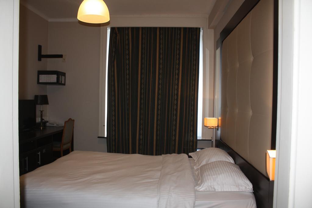Hotel Plasky Schaerbeek Szoba fotó
