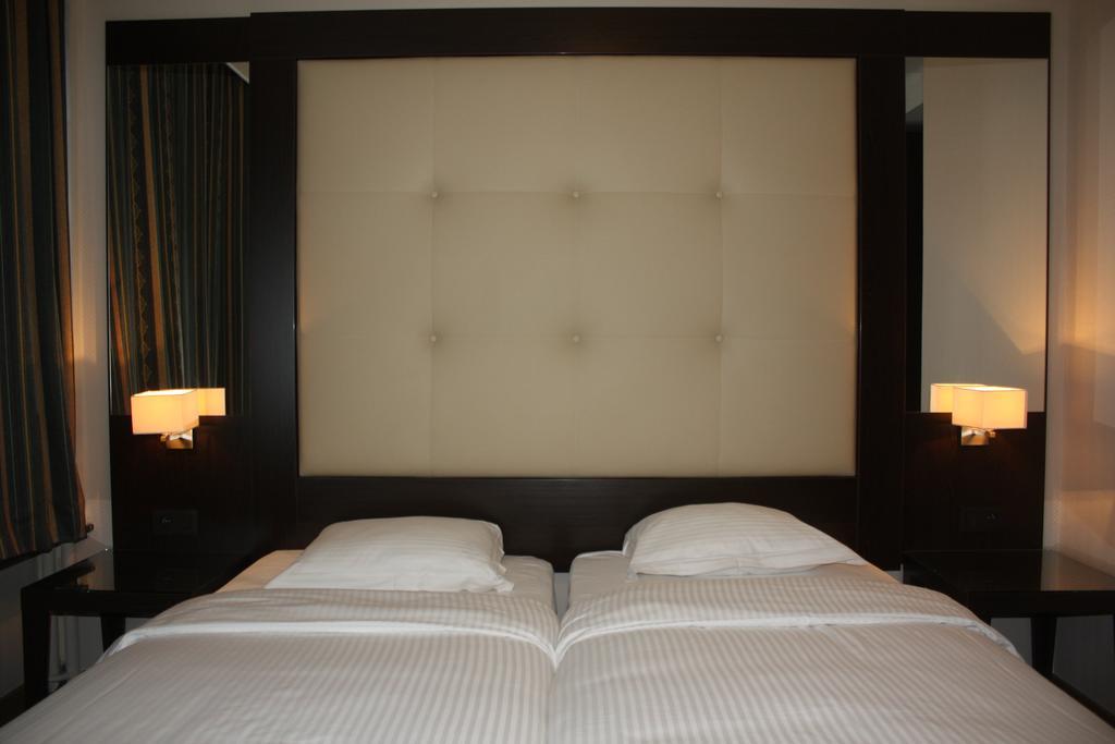 Hotel Plasky Schaerbeek Kültér fotó