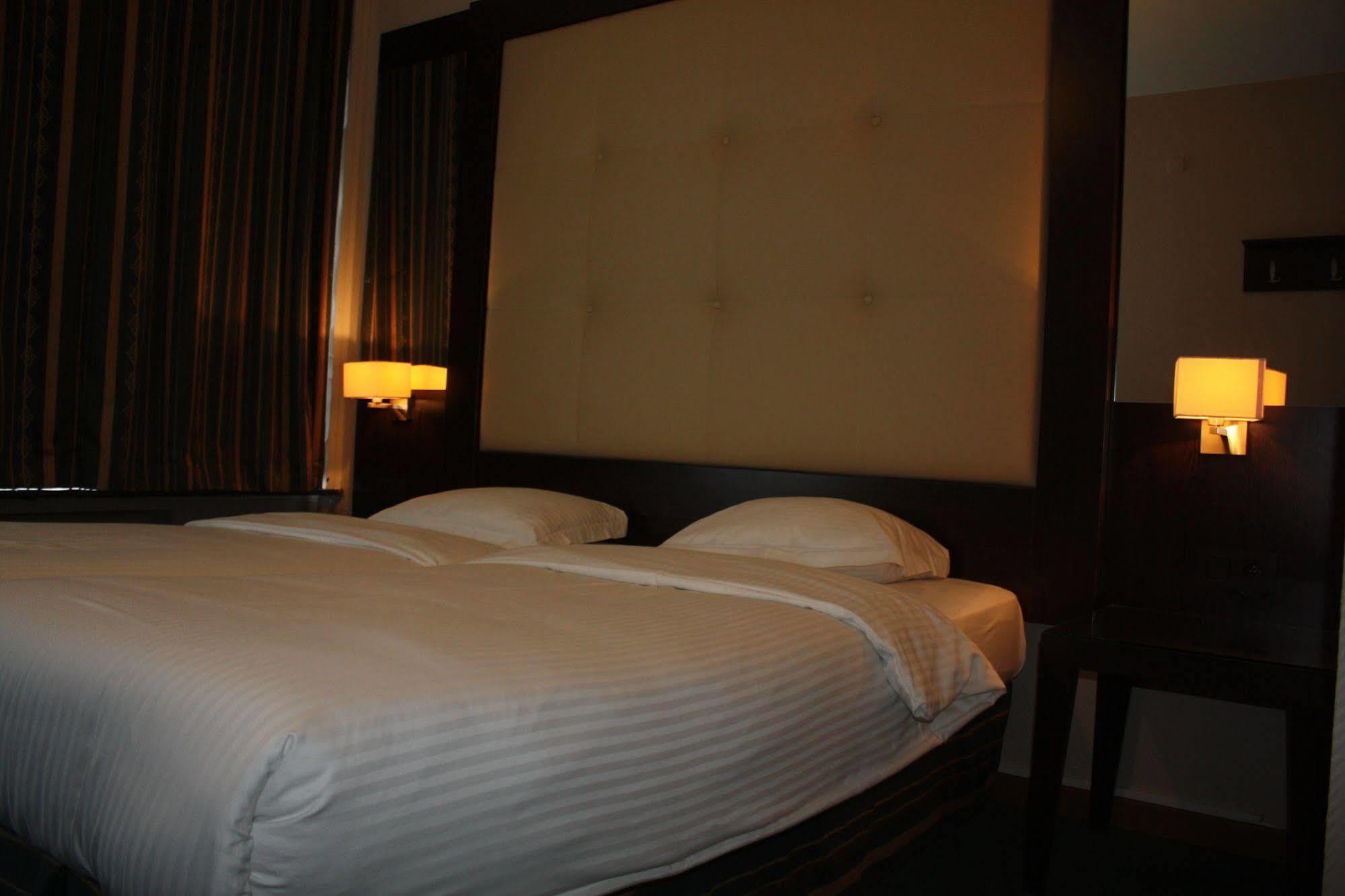 Hotel Plasky Schaerbeek Kültér fotó