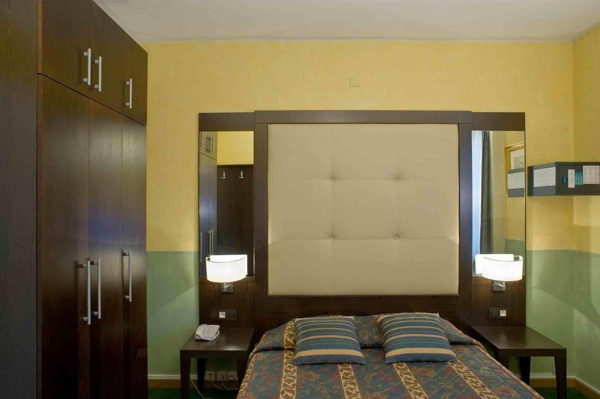 Hotel Plasky Schaerbeek Kültér fotó