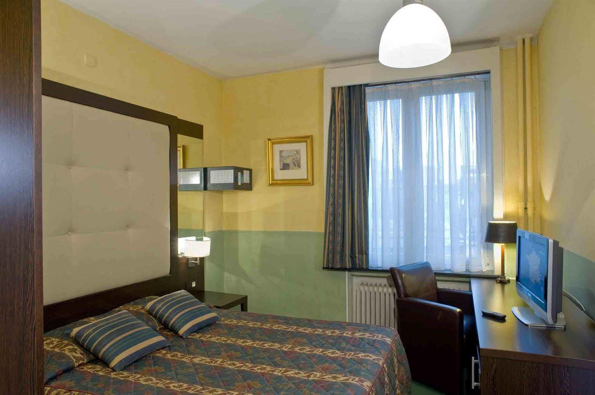 Hotel Plasky Schaerbeek Kültér fotó