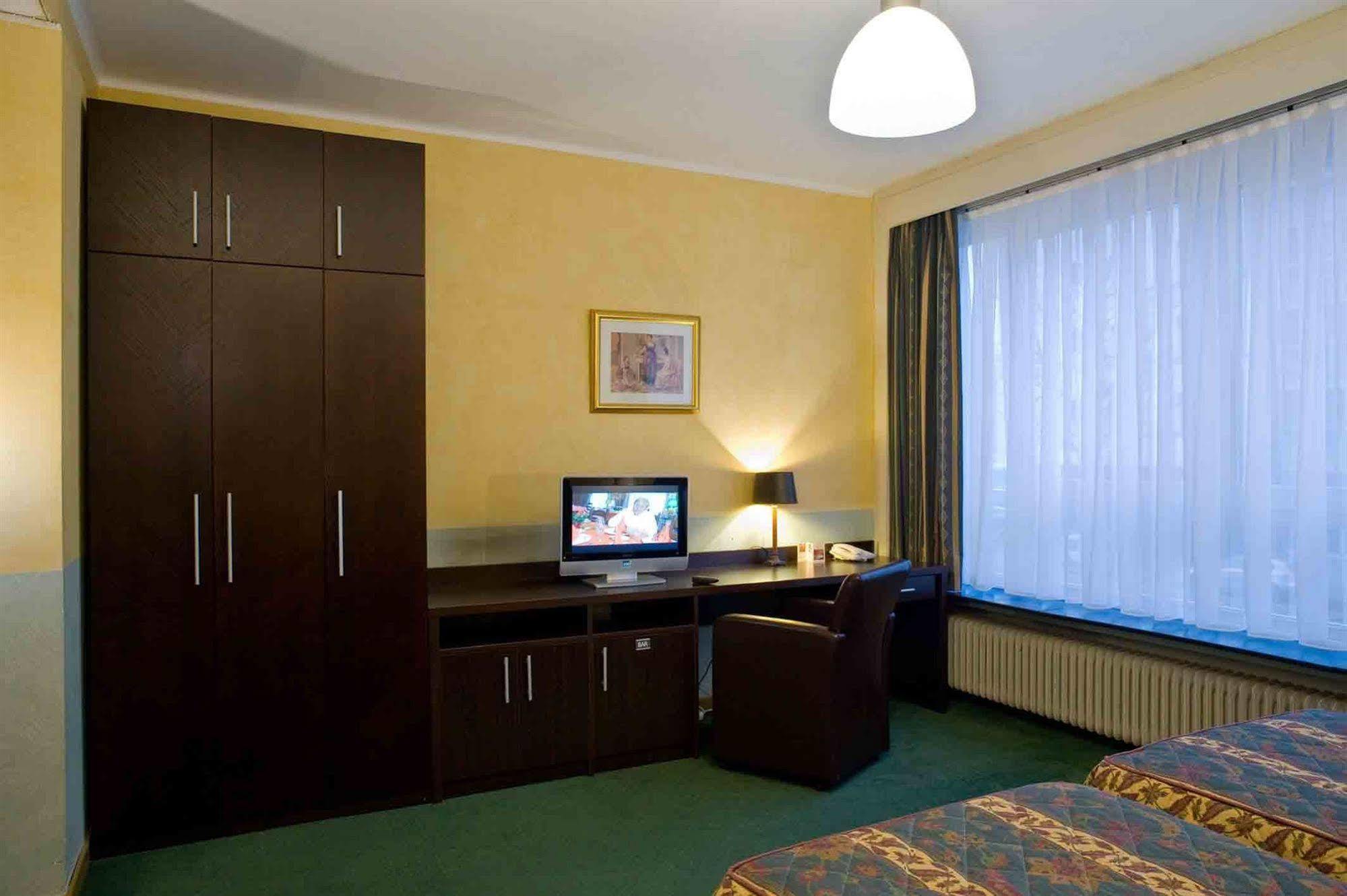 Hotel Plasky Schaerbeek Kültér fotó